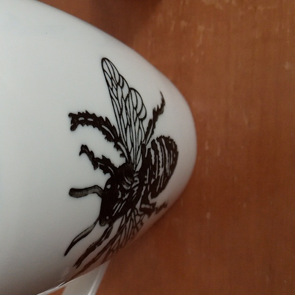 Abbott Stoneware Bee Coffee Mugs Set Of Two - Picture 2 of 4